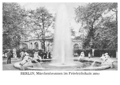 08_Prenzlauer_Berg_Poskartenset_02_Karte_08_Delphinbrunnen_im_Volkspark_Friedrichshain_um_1913
