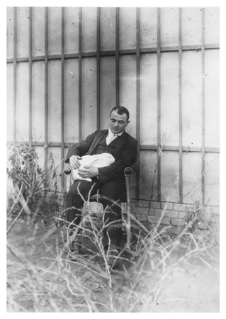 z postkarte 183 berlin mann mit kaninchen vorderseite